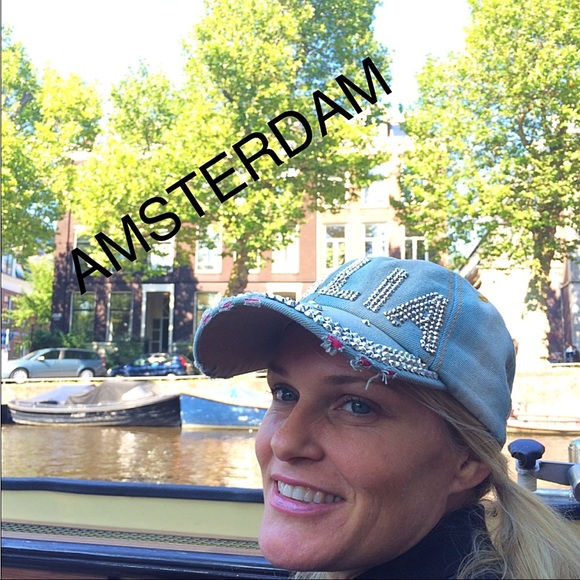 Meet your Posher, Nicole Glitzy_Rabbit 🐇🐇 - Picture 4 of 8